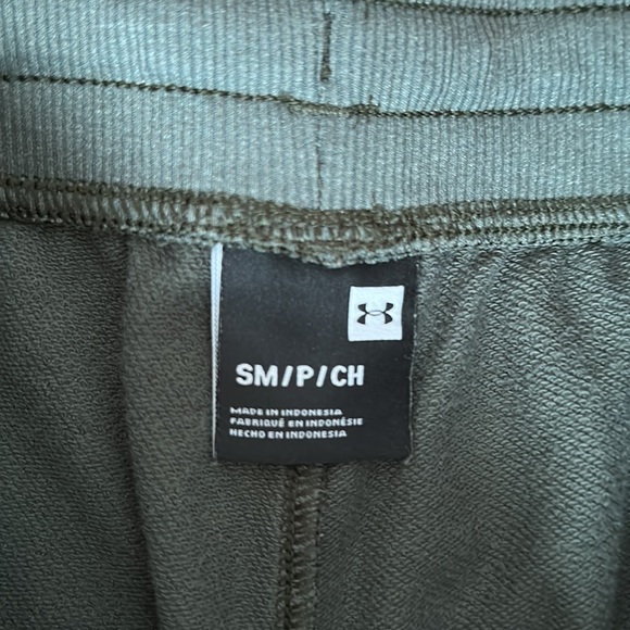 Under Armour Men’s size S loose fit joggers. Khaki w/Blk pockets. Cuff bottom. - Picture 3 of 4